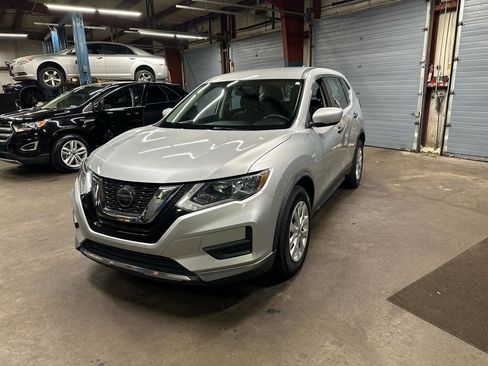 Used 2018 Nissan Rogue S FWD image 1