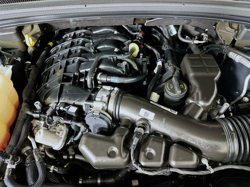 Used 2023 Jeep Grand Cherokee Limited w/ Black Appearance Package image 35