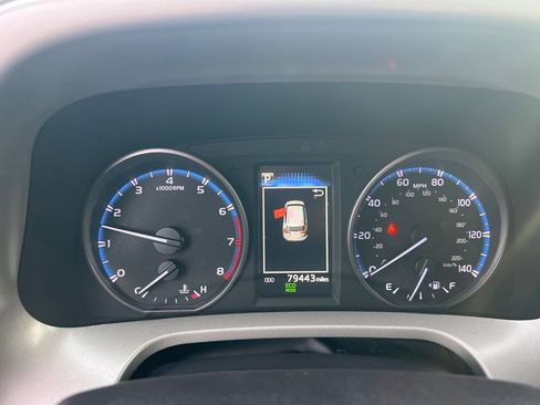 Used 2018 Toyota RAV4 LE image 28