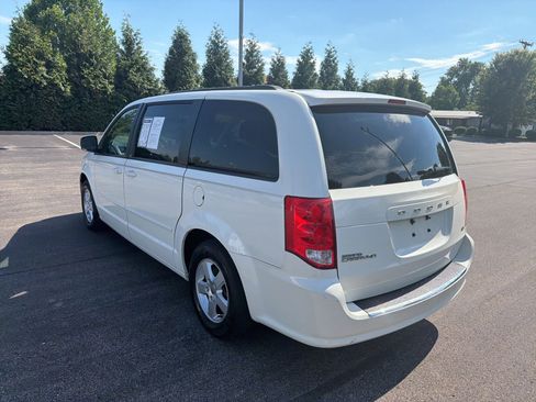 Used 2011 Dodge Grand Caravan Mainstreet w/ PWR Convenience Group FWD image 3