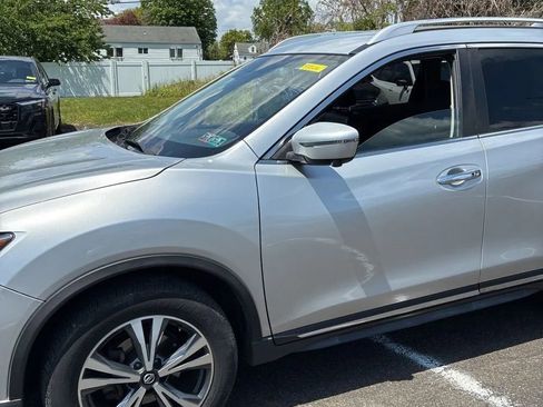 Used 2018 Nissan Rogue SL AWD/4WD image 2
