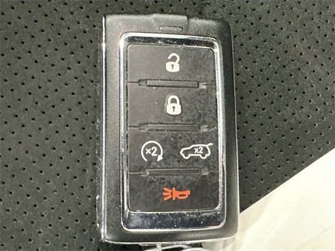 Used 2023 Jeep Grand Cherokee L Laredo image 17