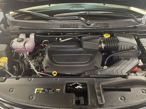 New 2027 Chrysler Pacifica Limited w/ S Appearance Package AWD/4WD image 9