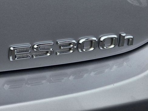 Used 2025 Lexus ES 300h w/ Premium Package image 33