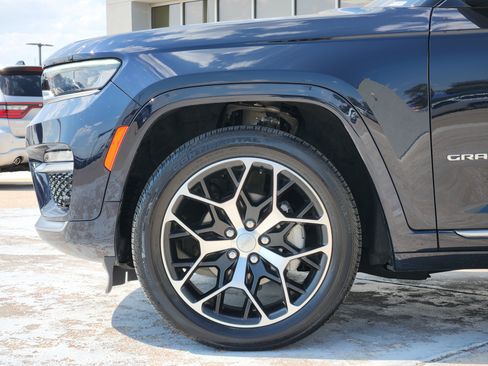 Used 2024 Jeep Grand Cherokee Summit AWD/4WD image 9