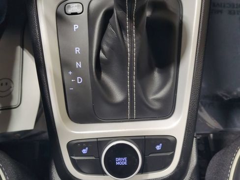 Certified 2023 Hyundai Venue Limited w/ Cargo Package FWD image 19
