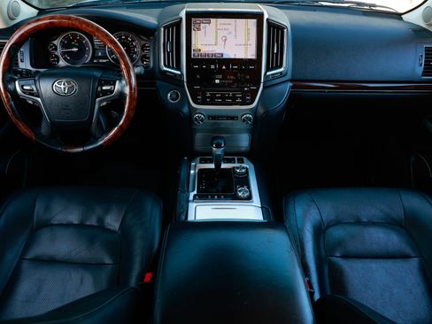 Used 2017 Toyota Land Cruiser image 26