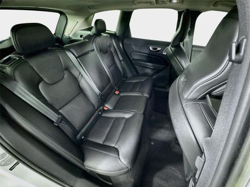 Used 2023 Volvo XC60 B6 Ultimate w/ Protection Package Premier AWD/4WD image 30