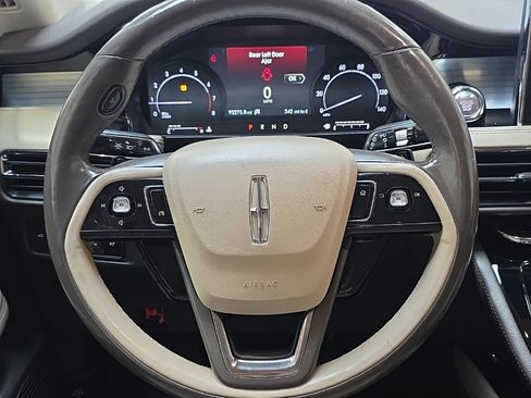 Used 2020 Lincoln Corsair FWD w/ Premium Package image 18