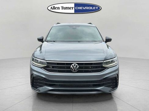 Used 2022 Volkswagen Tiguan SE R-Line FWD image 2