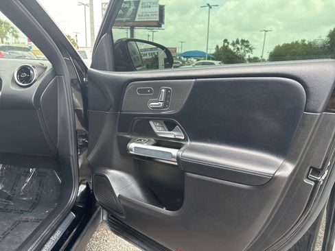 Used 2020 Mercedes-Benz GLB 250 image 25