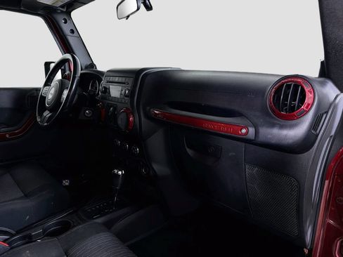 Used 2011 Jeep Wrangler Unlimited Rubicon w/ Connectivity Group AWD/4WD image 21