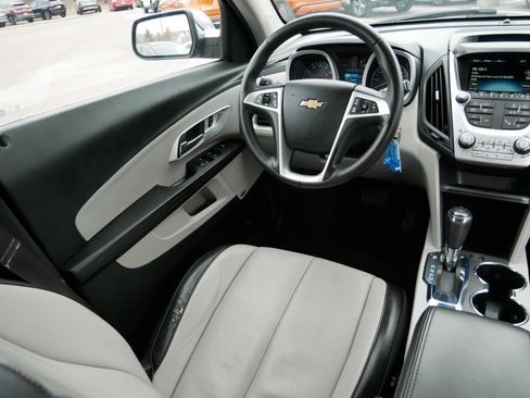 Used 2017 Chevrolet Equinox Premier w/ Enhanced Convenience Package image 9