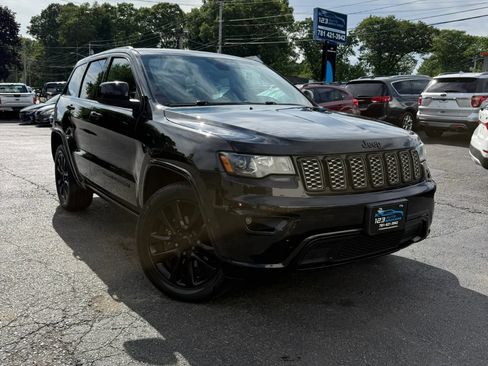 Used 2018 Jeep Grand Cherokee Altitude AWD/4WD image 1