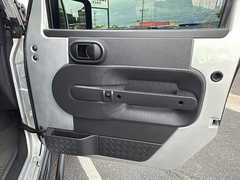 Used 2009 Jeep Wrangler Rubicon w/ PWR Convenience Group AWD/4WD image 14