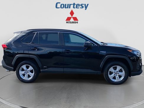 Used 2021 Toyota RAV4 LE AWD/4WD image 8
