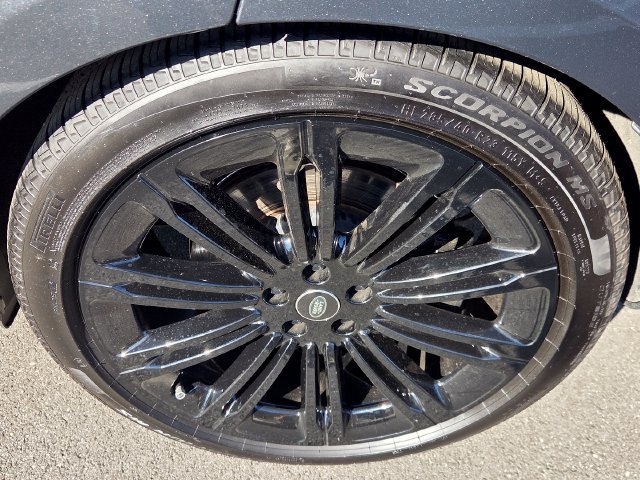Used 2025 Land Rover Range Rover SE AWD/4WD image 10