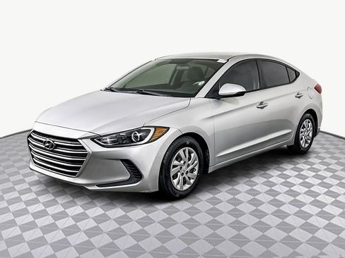 Used 2018 Hyundai Elantra SE image 4