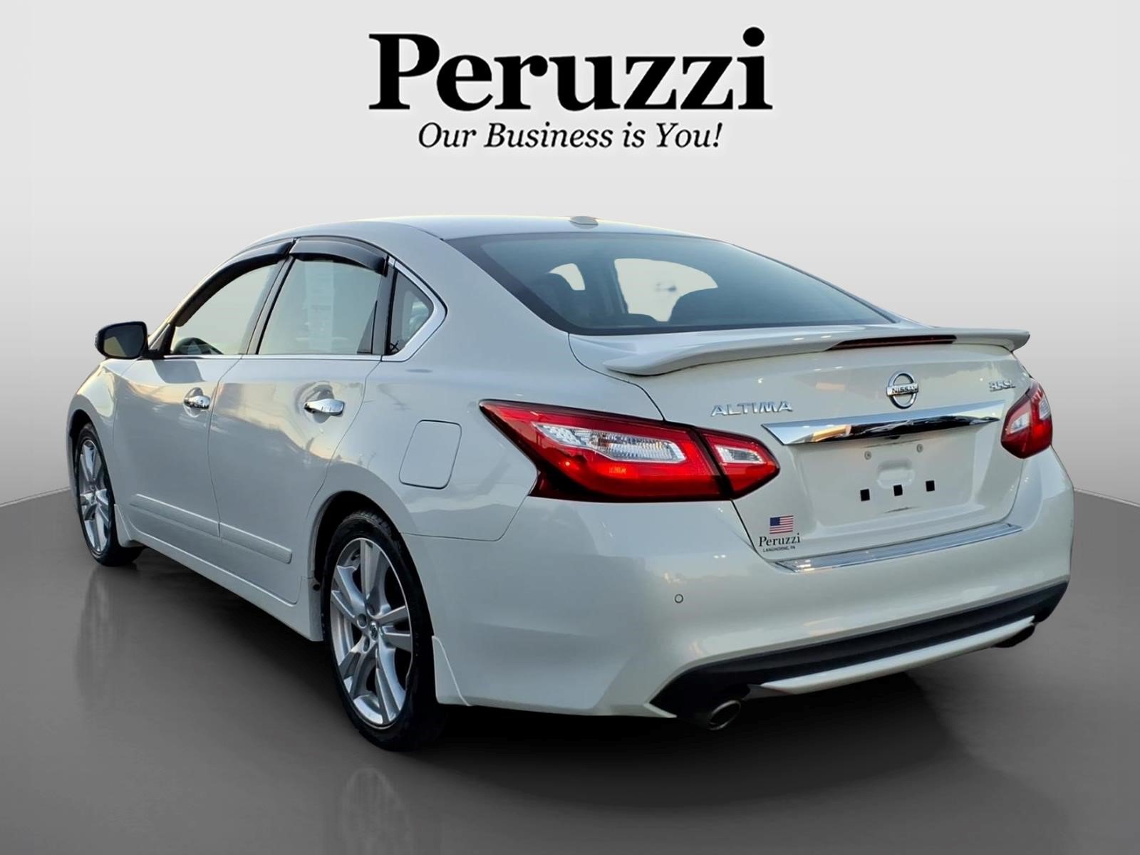 Used 2016 Nissan Altima 3.5 SL w/ 3.5 Technology Package FWD image 4
