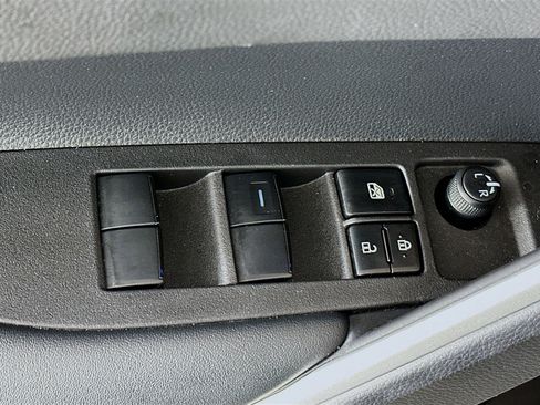 Used 2025 Toyota Corolla Cross XLE w/ Convenience Package AWD/4WD image 14