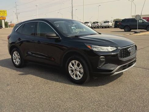 Used 2024 Ford Escape Active AWD/4WD image 2
