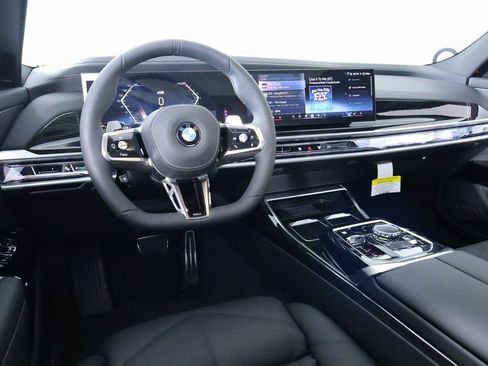 New 2025 BMW 740i xDrive image 2