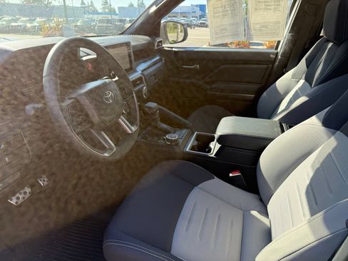 Used 2025 Toyota Tacoma TRD Sport AWD/4WD image 8