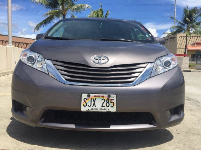 Used 2015 Toyota Sienna LE FWD image 2