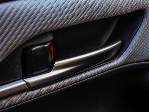 Used 2025 Toyota Camry SE image 9