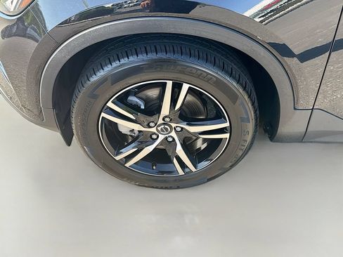 Used 2024 Volvo XC40 B5 Core AWD/4WD image 29