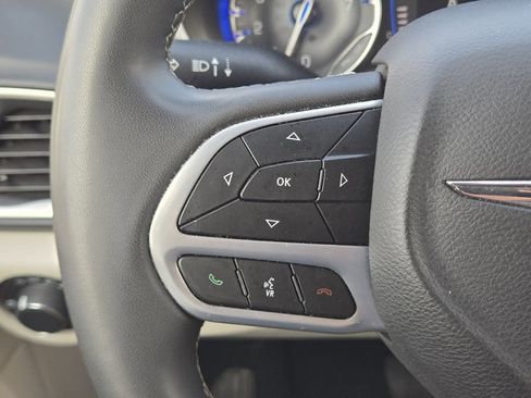 Used 2023 Chrysler Voyager LX image 32