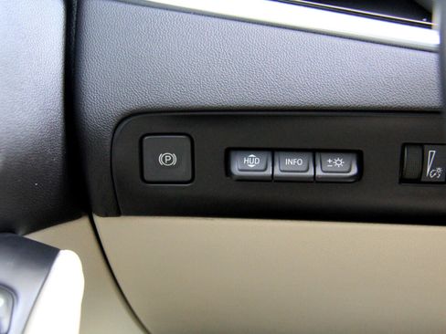 Used 2023 Buick Enclave Avenir w/ Avenir Technology Package image 14