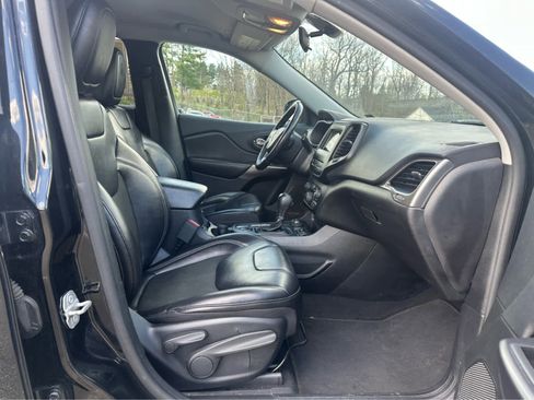 Used 2019 Jeep Cherokee Latitude Plus image 18