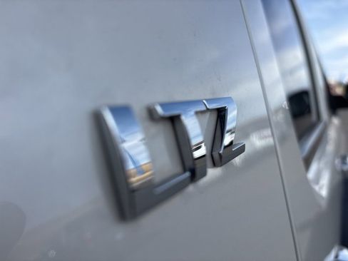 Used 2014 Chevrolet Suburban LTZ image 12