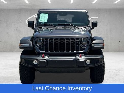 Used 2025 Jeep Wrangler Unlimited Rubicon AWD/4WD image 18