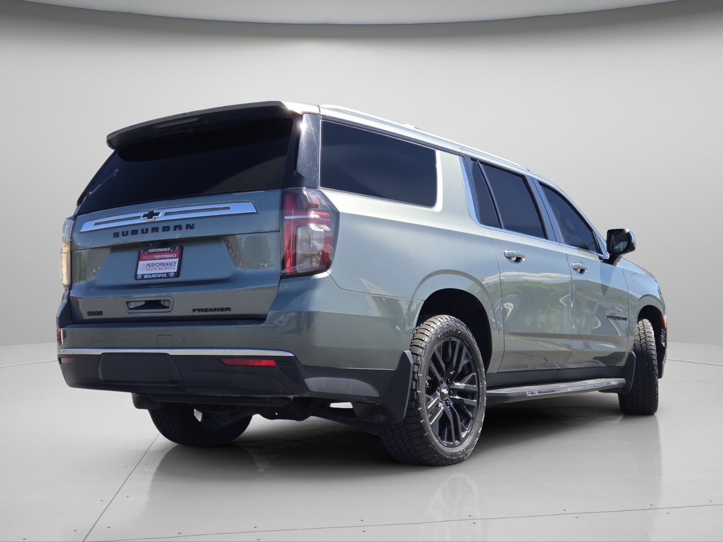 Used 2023 Chevrolet Suburban Premier AWD/4WD image 28