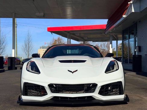 Used 2016 Chevrolet Corvette Z06 w/ 3LZ Preferred Equipment Group RWD image 14
