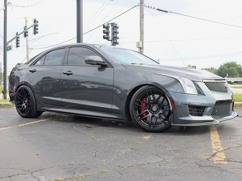 Used 2017 Cadillac ATS V w/ Luxury Package RWD image 2