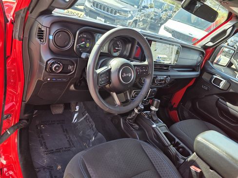 Used 2024 Jeep Wrangler Unlimited Rubicon 4xe image 10