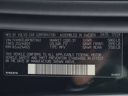 Certified 2024 Volvo XC60 T8 Ultimate w/ Climate Package AWD/4WD image 16