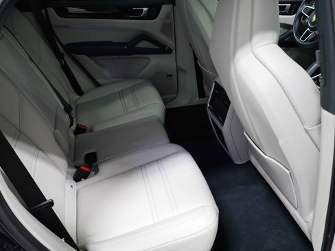 Certified 2023 Porsche Cayenne Coupe image 36