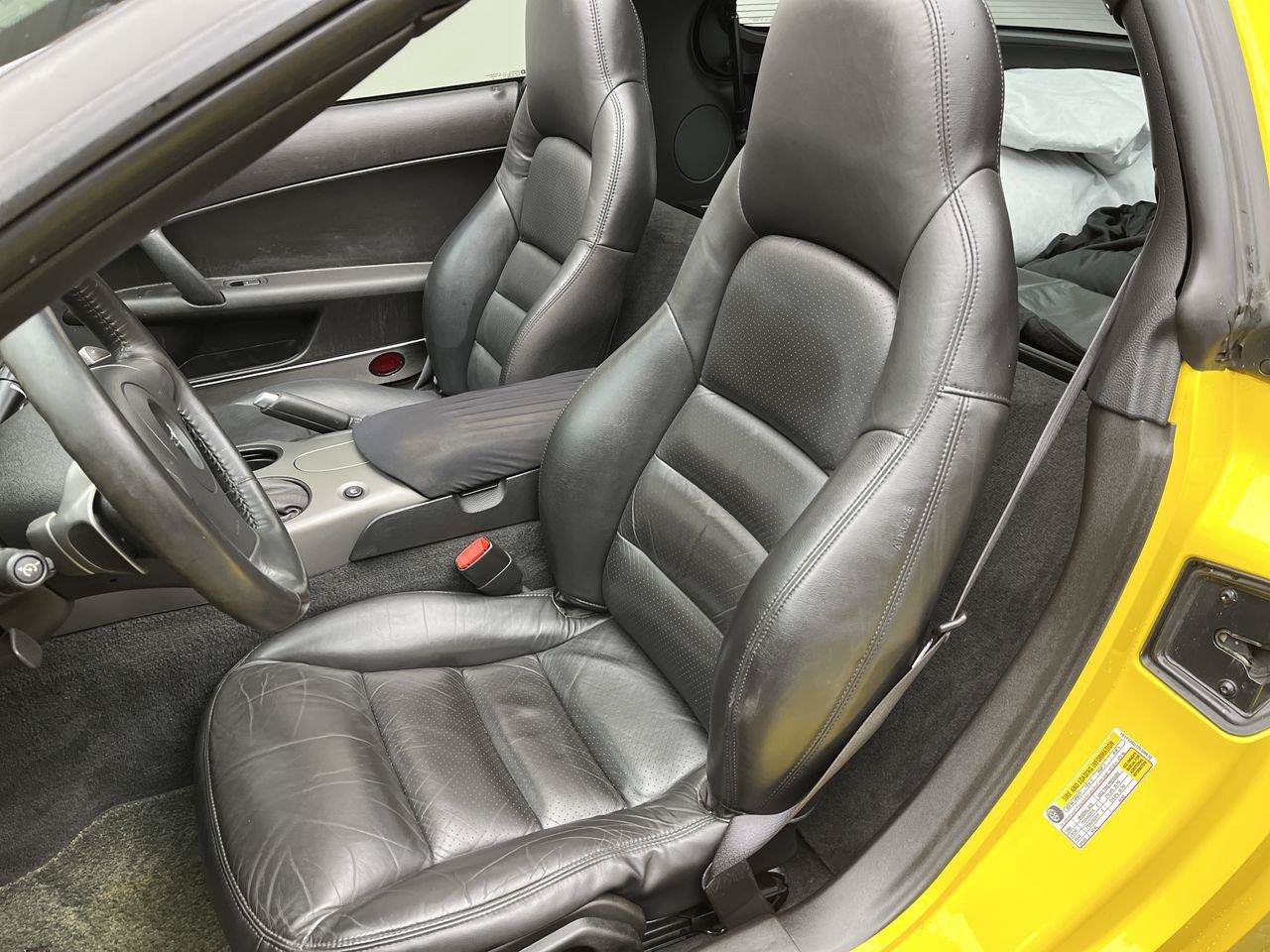 Used 2007 Chevrolet Corvette Coupe w/ Performance Package RWD image 4