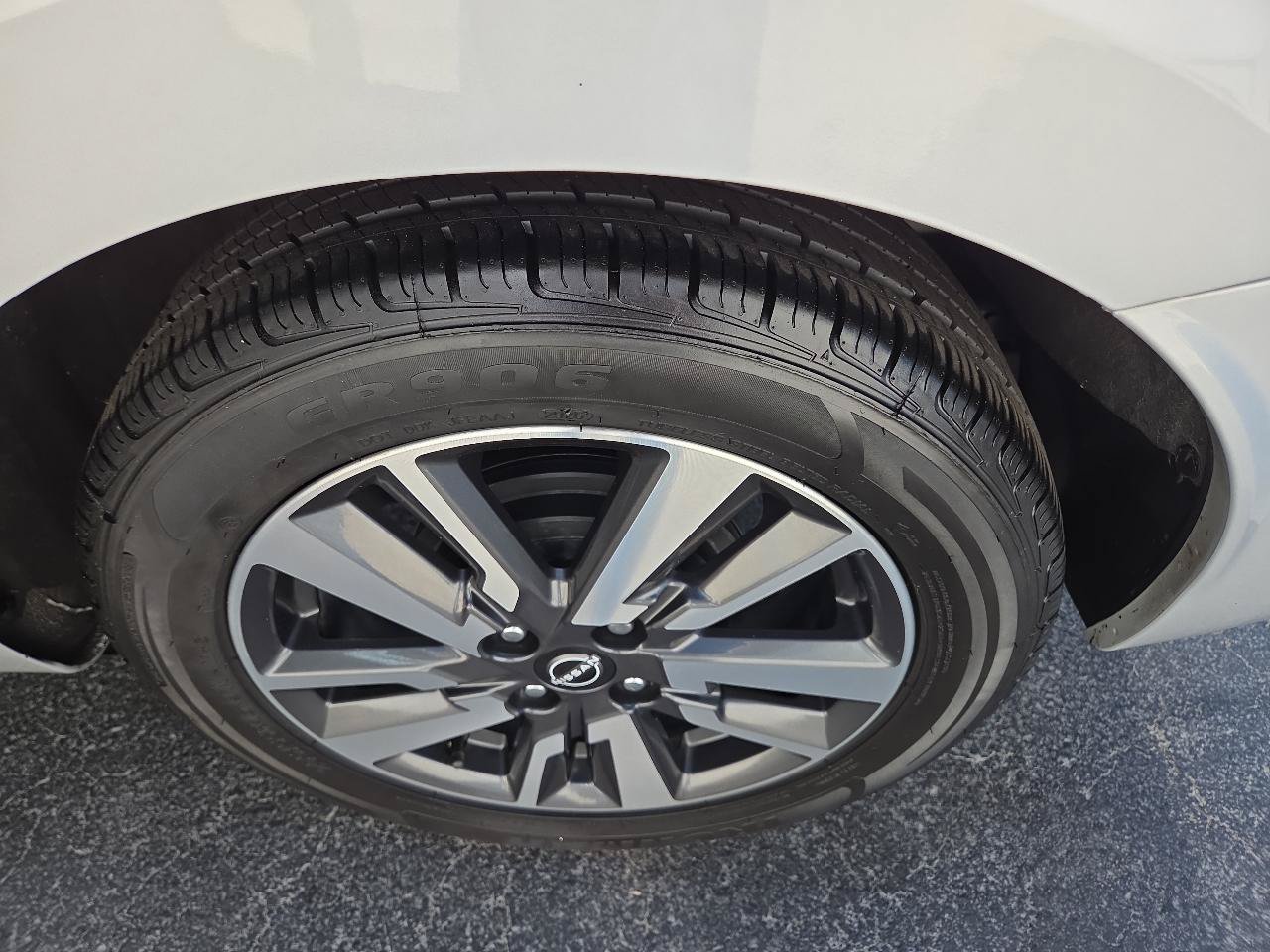 Used 2024 Nissan Versa SV FWD image 17