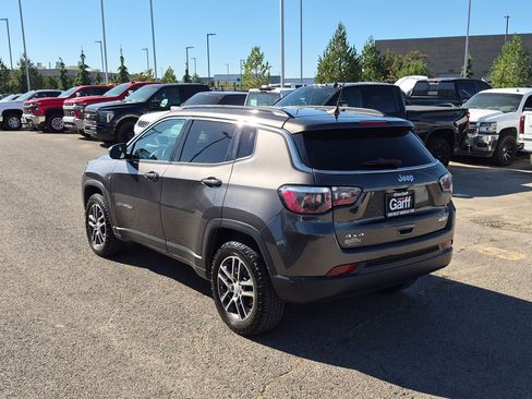 Used 2018 Jeep Compass Latitude w/ Popular Equipment Group AWD/4WD image 5
