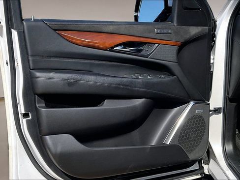 Used 2020 Cadillac Escalade Luxury AWD/4WD image 18