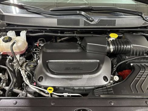Used 2025 Chrysler Pacifica Select FWD image 25