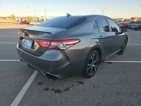 Used 2020 Toyota Camry SE image 5