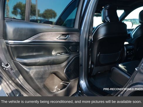 Used 2023 Jeep Grand Cherokee Overland w/ Advanced Protech Group III image 38