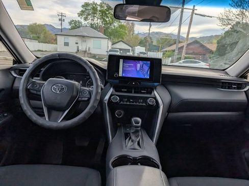 Used 2024 Toyota Venza LE AWD/4WD image 7