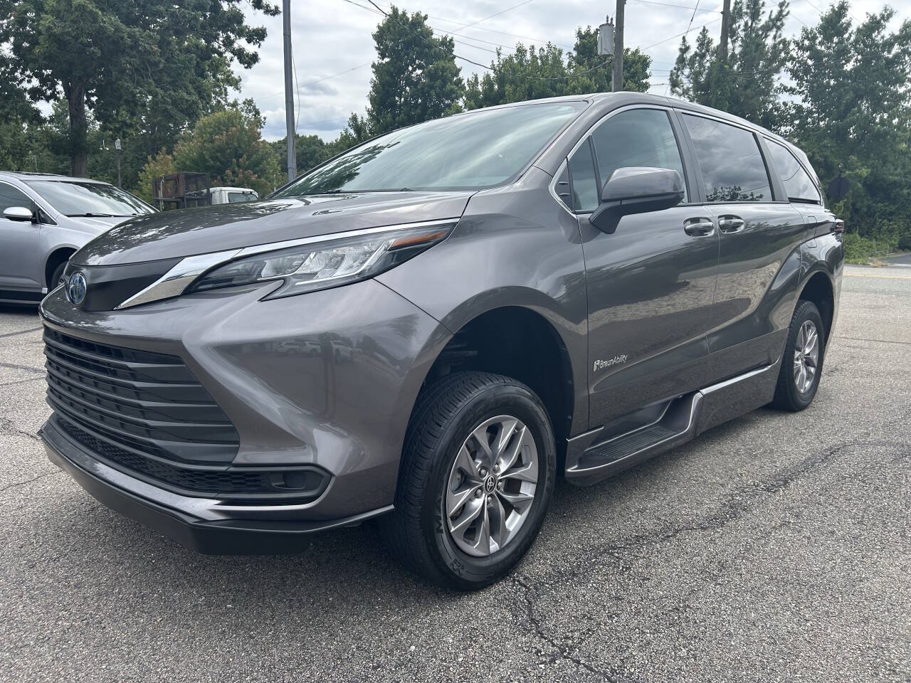 Used 2022 Toyota Sienna LE FWD image 14
